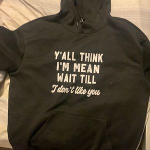 I’m selling a perfect sweatshirt. Totally comfortable and stylish! Can be yours!